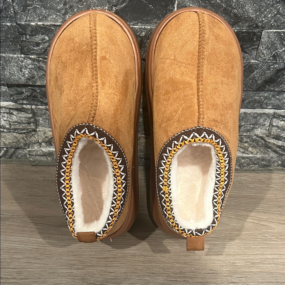 NWOT Cozy Tan Slip-On‎ Shoes with Embroidered Trim